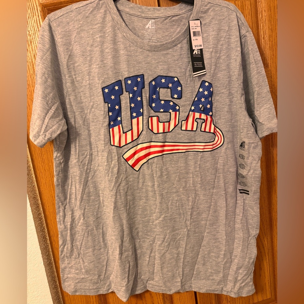 NWT USA Graphic T-Shirt